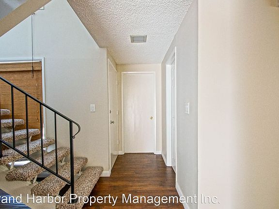 5th image of 1212 Agate St APT A