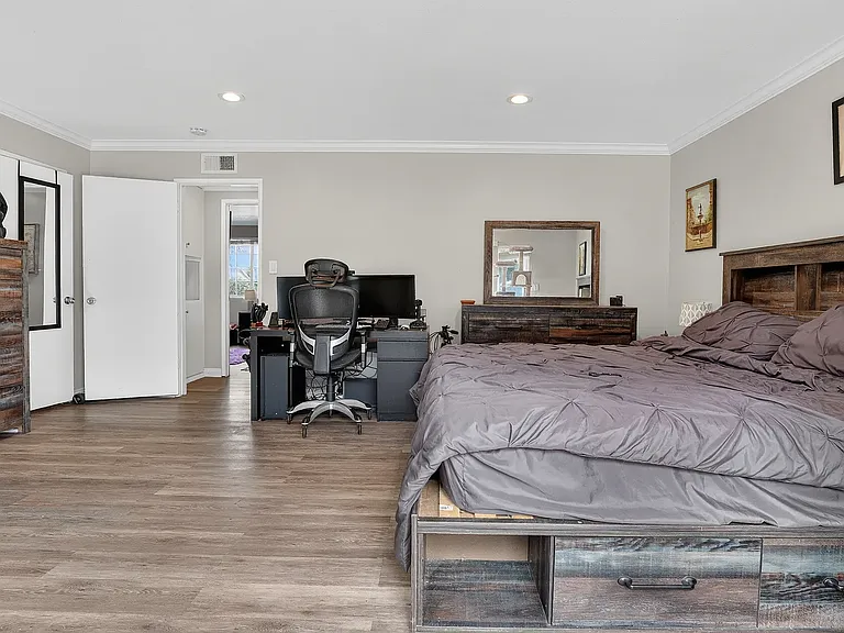 212 E Avenida De Los Arboles — Photo 4