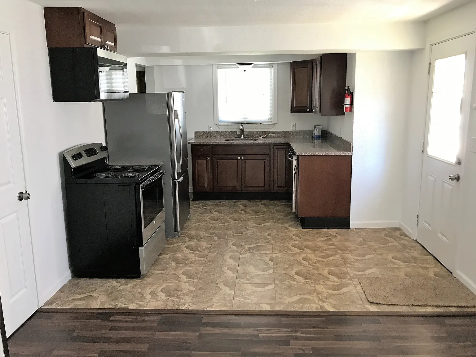 2 bed, 1.0 bath, 986 sqft, $1,099 — Photo 4