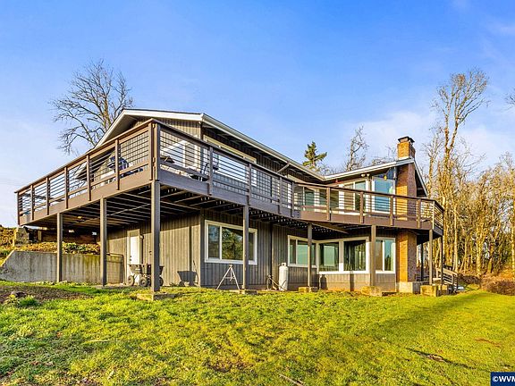 3rd image of 40220 Ridge Dr