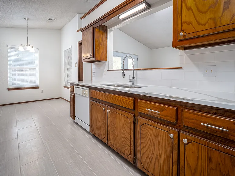 2605 Pennington Ave — Photo 2
