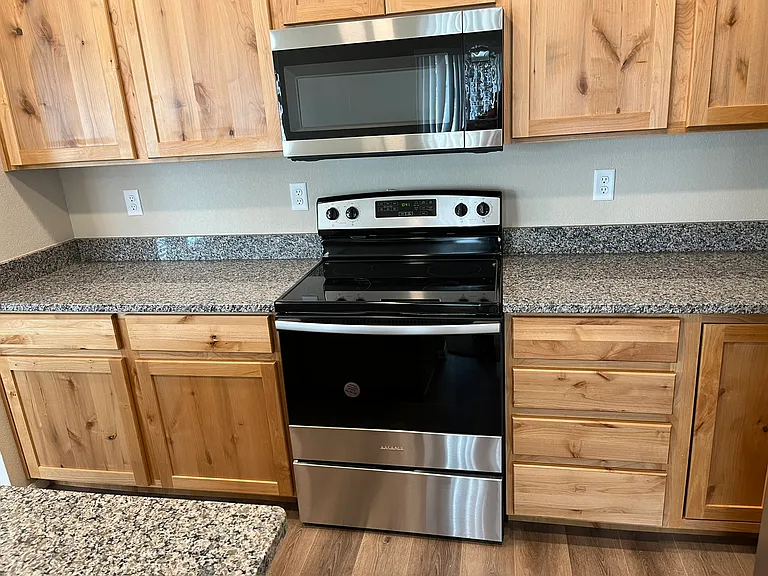 Pelican Bluff Apartments — Photo 14