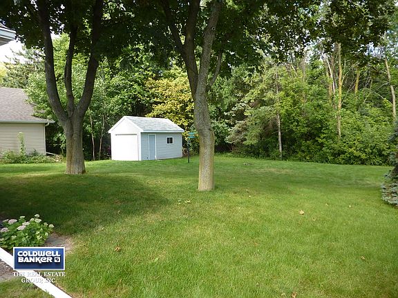 Large Backyard to Entertain