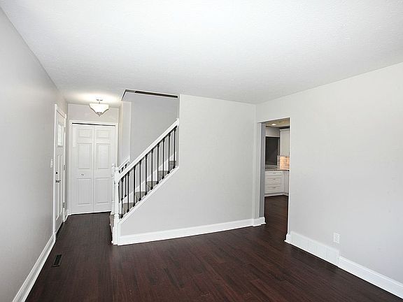 4th image of 1902 Shaw Cir