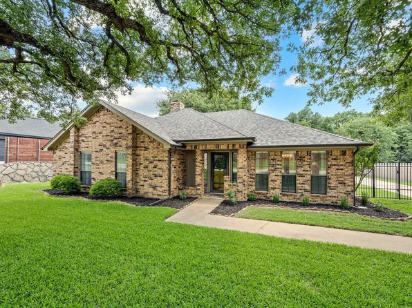 1312 Circle Ln, Bedford, TX 76022