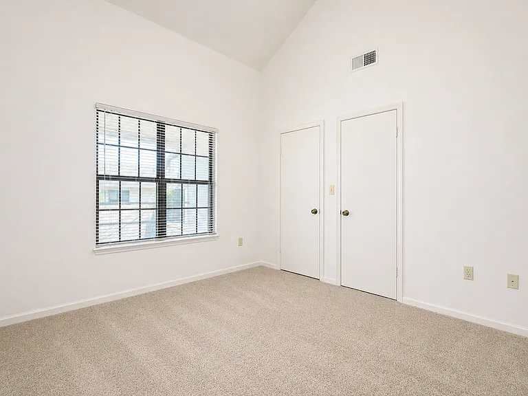 The Gables Apartments — Photo 30