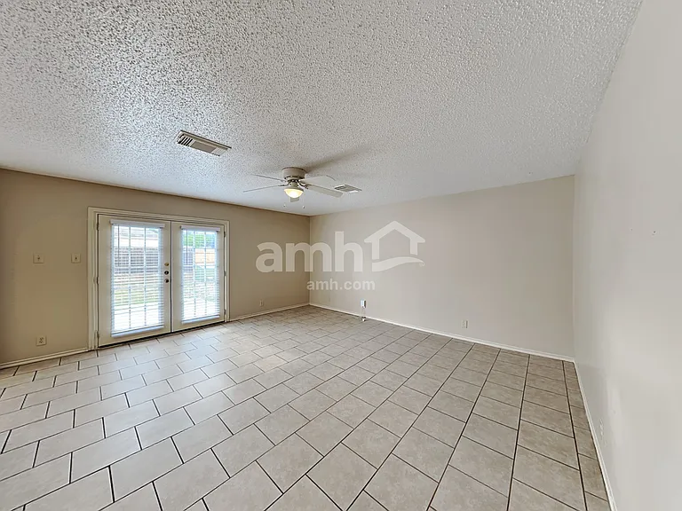 11234 Berkley Sq — Photo 6
