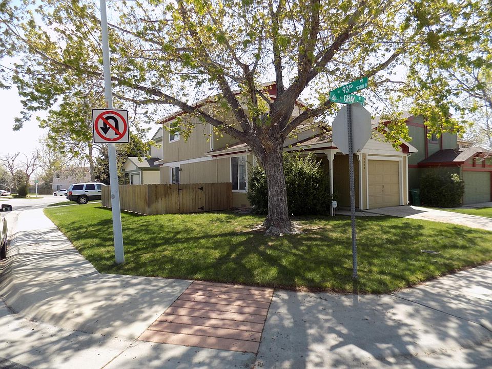 corner lot, fenced patio area, community greenbelts