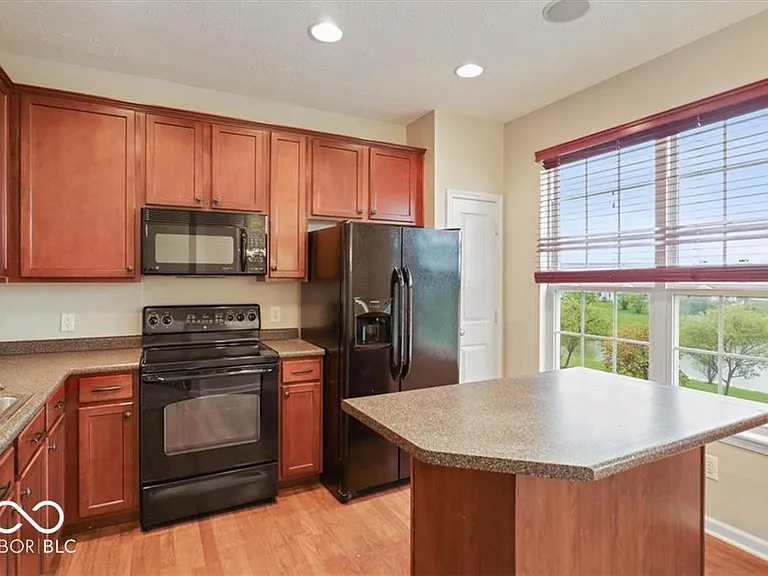 172 Straughn Ln — Photo 2
