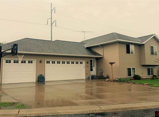 516 14th St NW, Waseca, MN 56093