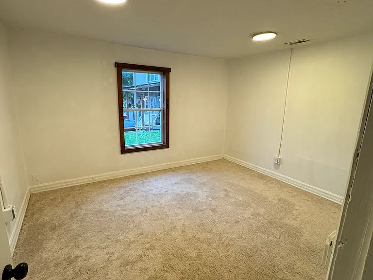 123 S Main Ave — Photo 7