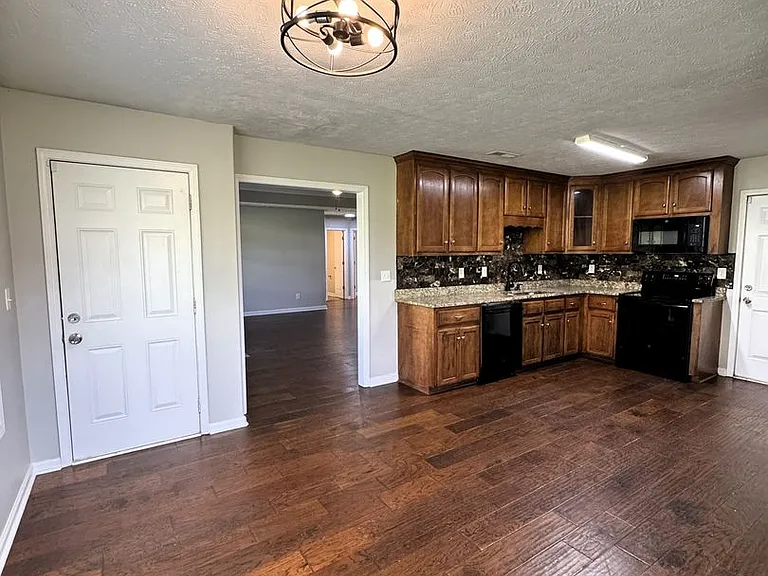 18304 Upland Trl — Photo 5