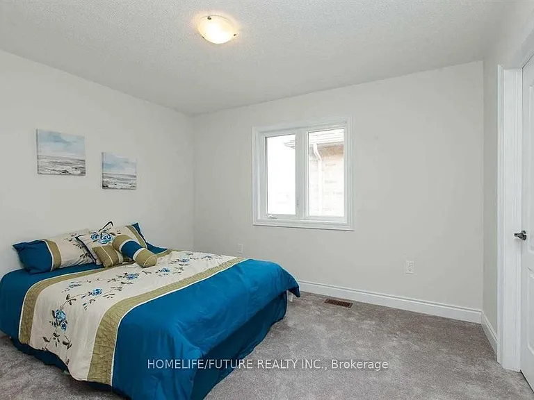 33 Cole Cres — Photo 4