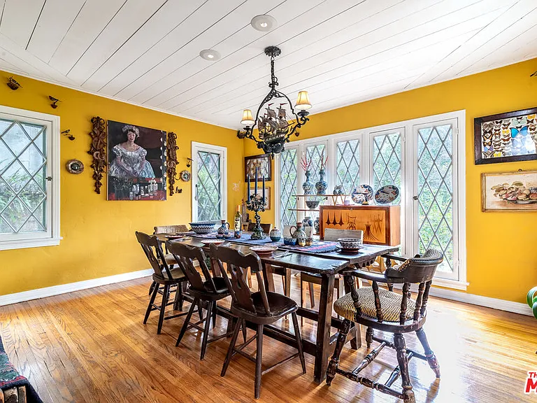8066 Woodland Ln — Photo 16
