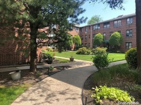320 Atlantic Avenue #B1, East Rockaway, NY 11518