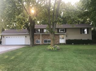 220 S Cody Rd, Eldridge, IA 52748