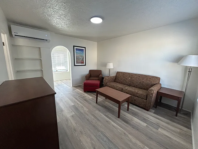174 W 7th Ave #2 — Photo 3