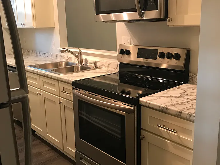 11 Charter Dr — Photo 2