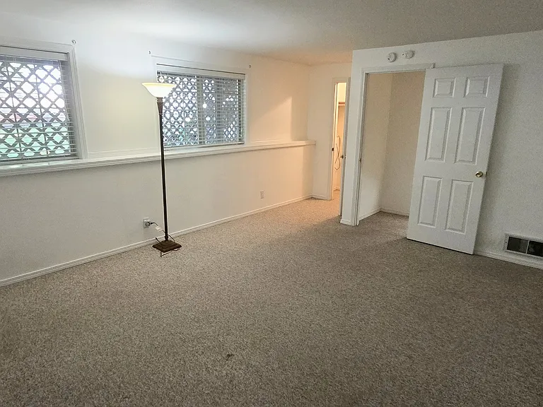 530 NW Carolyn Ln #B — Photo 13