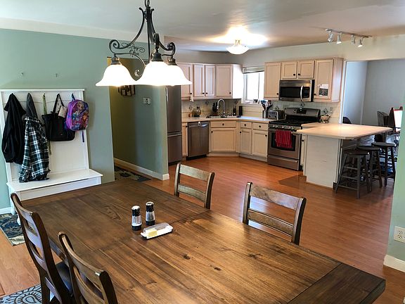 5th image of 2770 Deake Ave