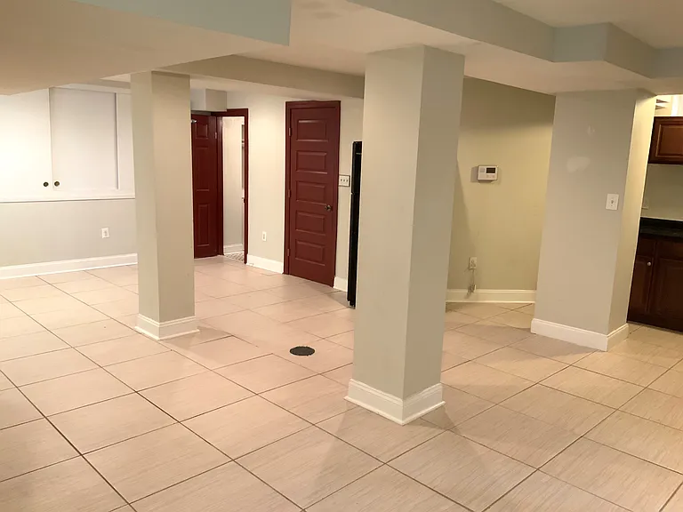 804 Hollins St #BASEMENT — Photo 4