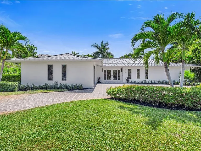 718 Old Trail Dr — Photo 3