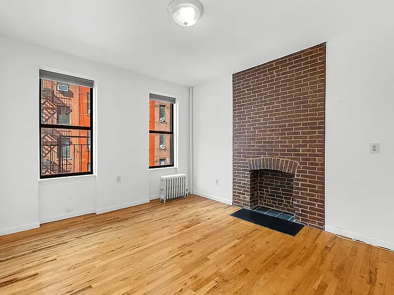 242 Mulberry St #8 — Photo 2