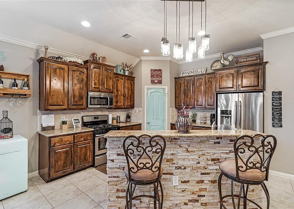 1st image of 2216 Dove Haven Ln