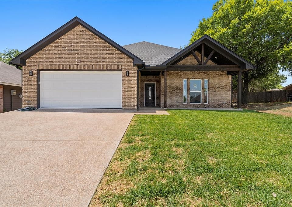 1st image of 2209 Autumn Wood Dr