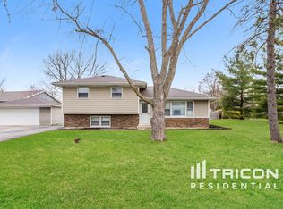 5S370 Radcliff Rd, Naperville, IL 60563