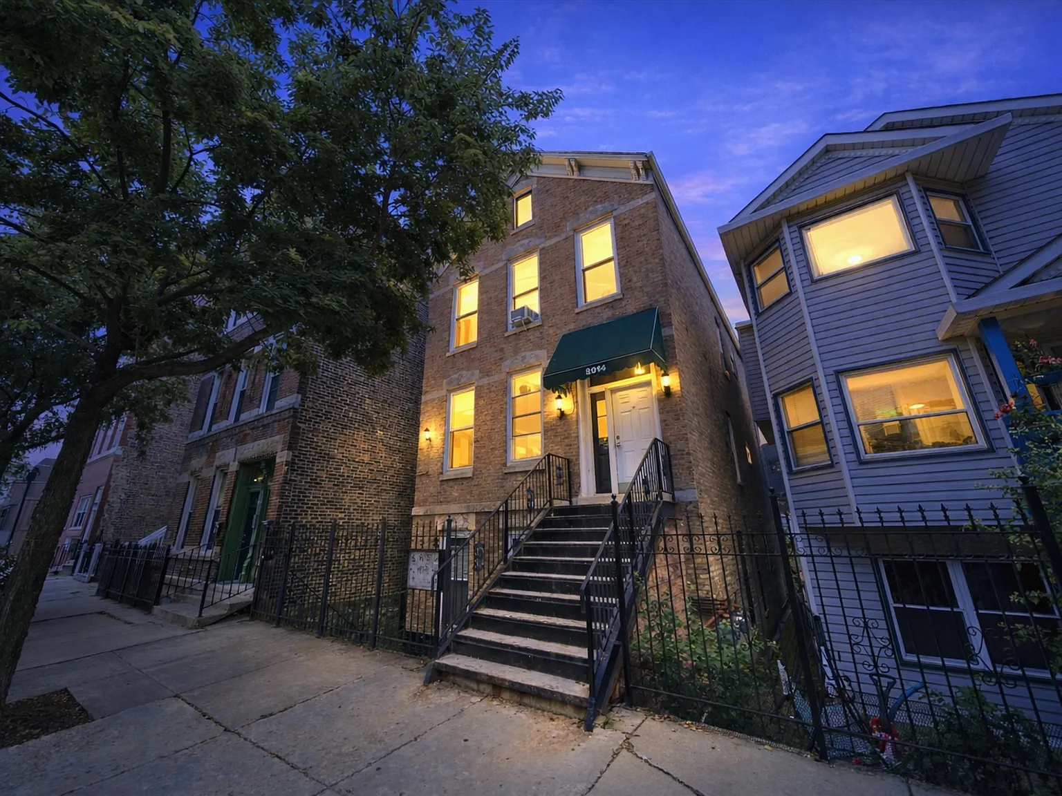 2 bed, 700 sqft, $2,000 — Photo 3