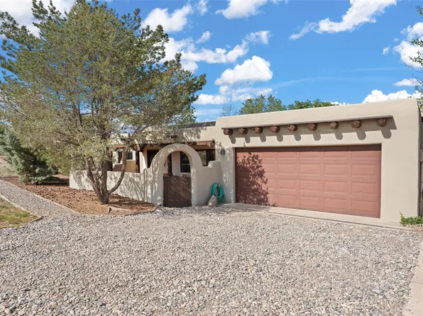 2 Avalon Pl, Santa Fe, NM 87508
