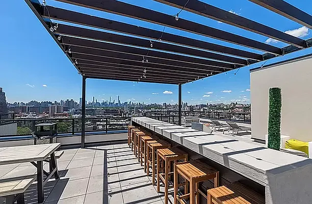 Rented by REAL New York | media 21