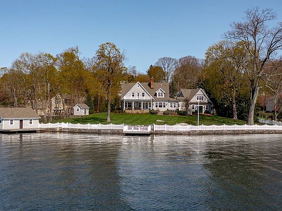 3rd image of 60 W Lake Blvd