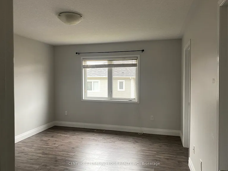 33 Glenvista Dr — Photo 2