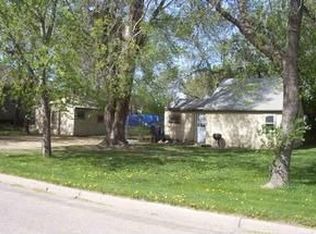 421 9th St NW, Watertown, SD 57201