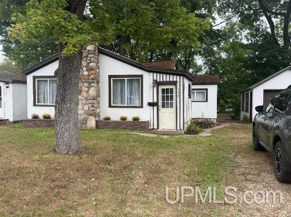 556 Dickinson Blvd, Kingsford, MI 49802