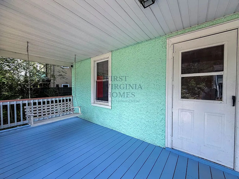 802 Elliott Ave — Photo 3