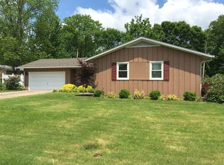 1106 Shane St, Carmi, IL 62821