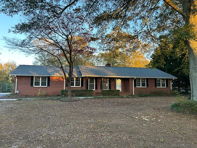 417 Dahlonega St — Photo 4