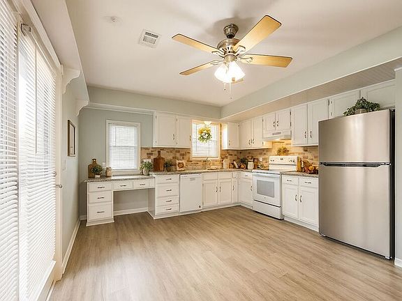 3rd image of 5609 N Mayview Ave