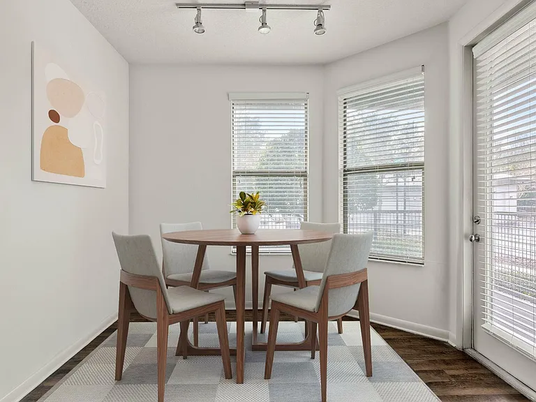 Crosstown Walk - Dining Area