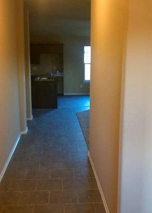 Entry w/ Extended Tile