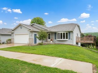 4524 Meadow Lakes Dr NW, Rochester, MN 55901