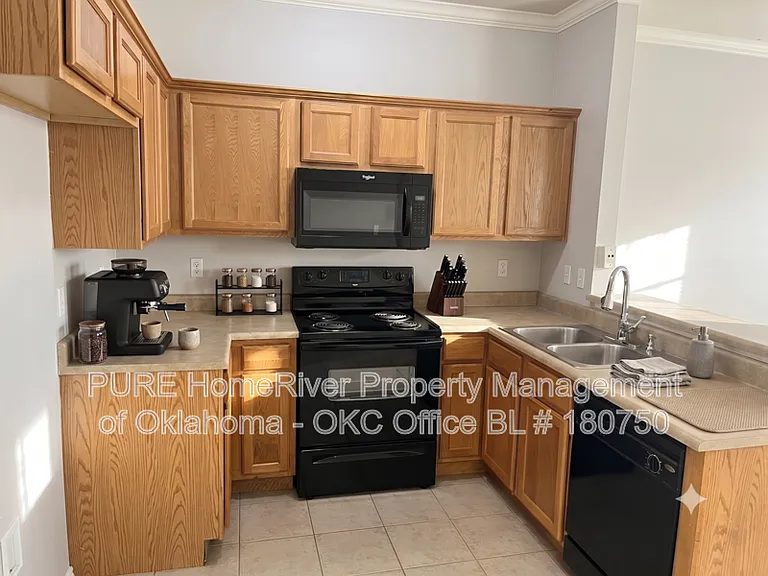 11139 SW 5th St — Photo 3