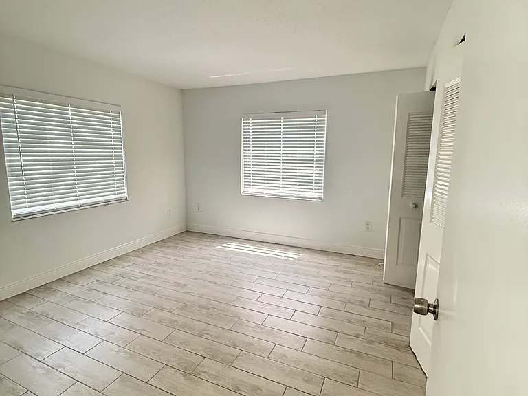 10431 N Kendall Dr #D104 — Photo 6