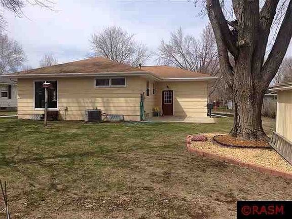 2nd image of 1028 Willow Dr