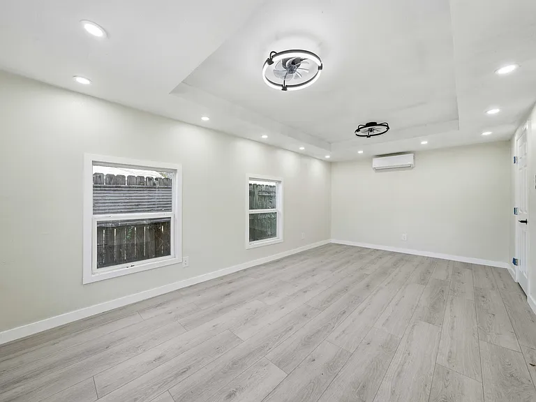 122 Biering St #4 — Photo 1