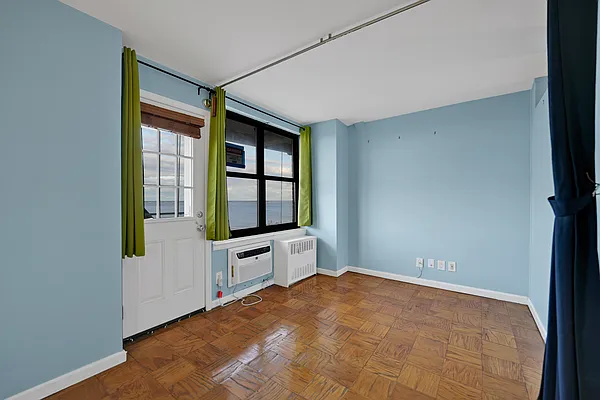 Sold by TwoRealEstate LLC | media 5