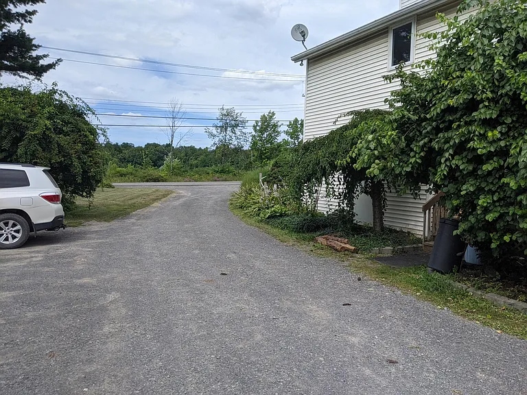 105 Auburn Rd. — Photo 32